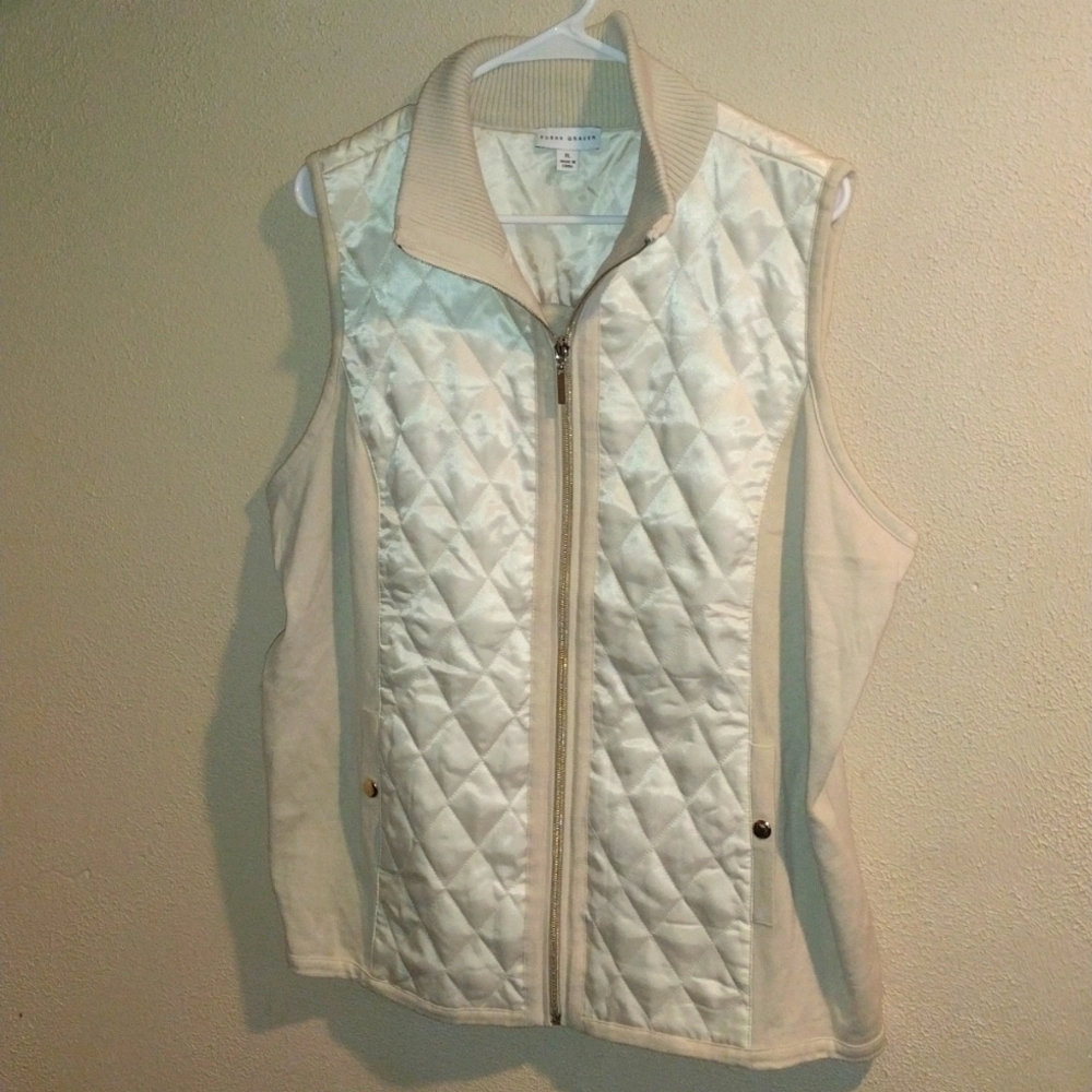 Susan Graver Cream and Gold Light Weight Quilted Zip up Vest XL